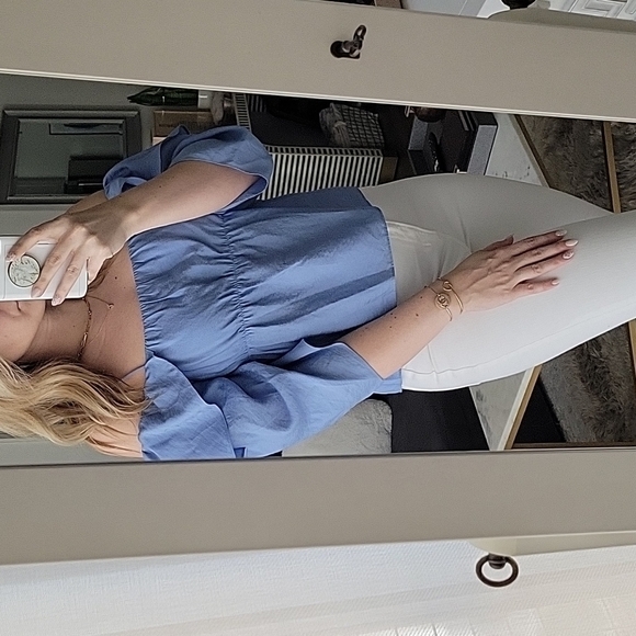 Vince NWT Cold Shoulder Ruffle Sleeve Blouse - Picture 10 of 11